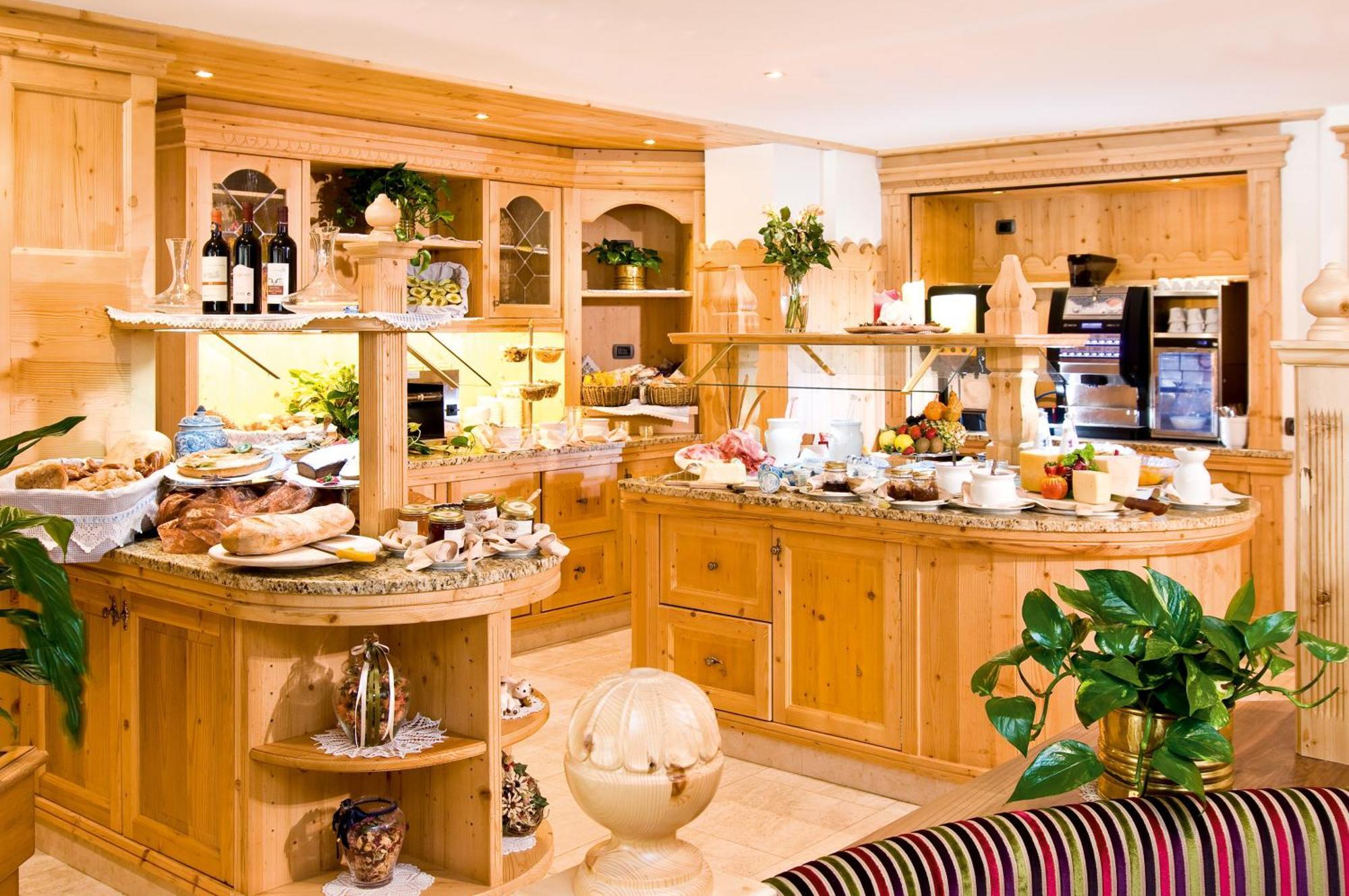 Boutique Hotel Diana Madonna di Campiglio Ngoại thất bức ảnh
