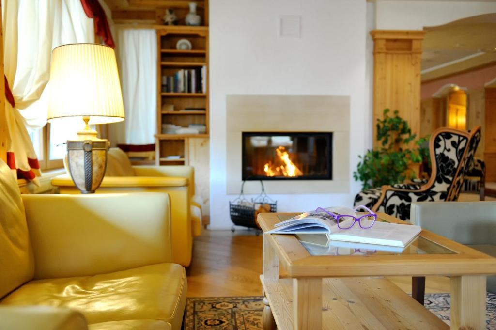 Boutique Hotel Diana Madonna di Campiglio Ngoại thất bức ảnh